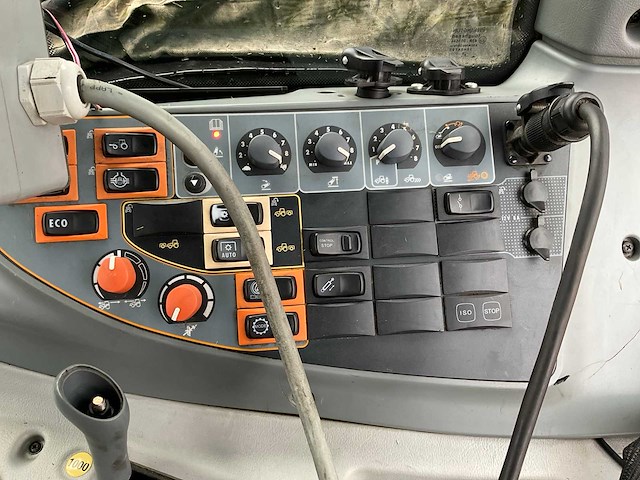 2009 valtra t182 direct vierwielaangedreven landbouwtractor met hemos maai-arm - afbeelding 26 van  42