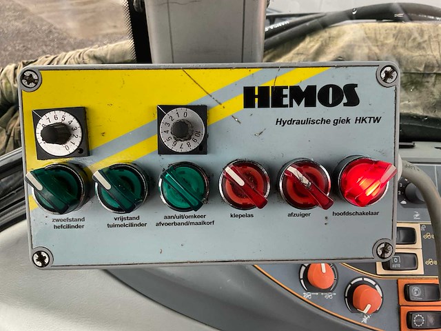 2009 valtra t182 direct vierwielaangedreven landbouwtractor met hemos maai-arm - afbeelding 28 van  42