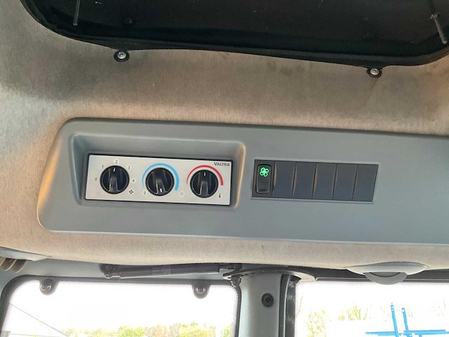 2009 valtra t182 direct vierwielaangedreven landbouwtractor met hemos maai-arm - afbeelding 37 van  42