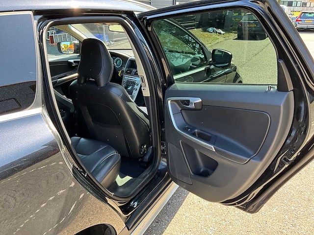 2009 volvo xc60 2.4 d5 awd summum personenauto 93-hkv-6 - afbeelding 19 van  39