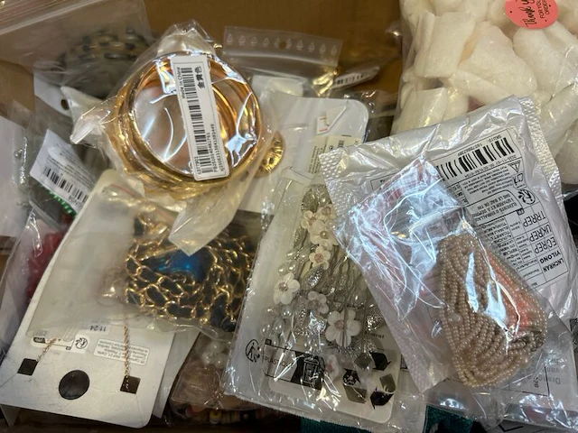 200x sieraden w.o. ladycoco, primark - afbeelding 1 van  10