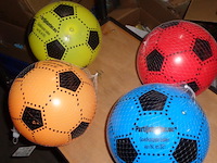 200x voetballen 21-23cm 4 kleuren - afbeelding 2 van  3