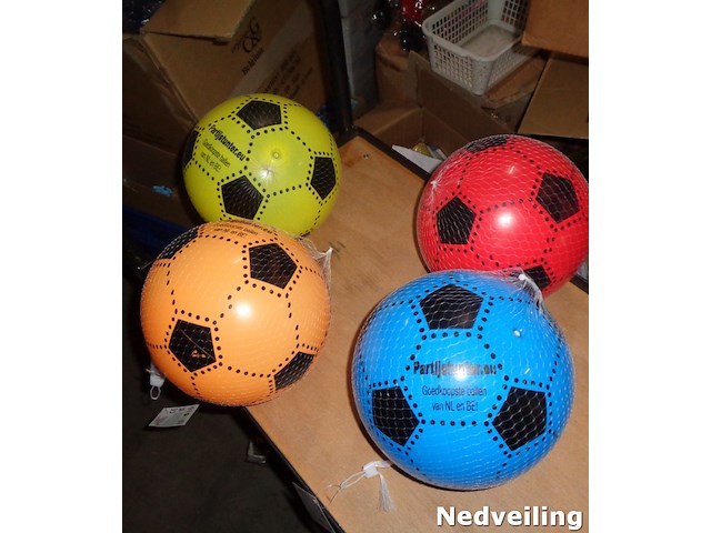 200x voetballen 21-23cm 4 kleuren - afbeelding 2 van  3