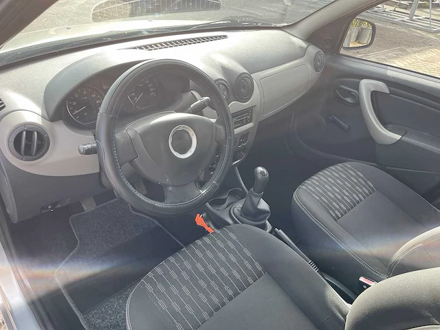 2010 - dacia - sandero - 1.2 ambiance - 72-knb-9 - afbeelding 11 van  16