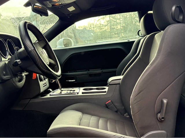 2010 - dodge - challenger - personenauto - afbeelding 2 van  17