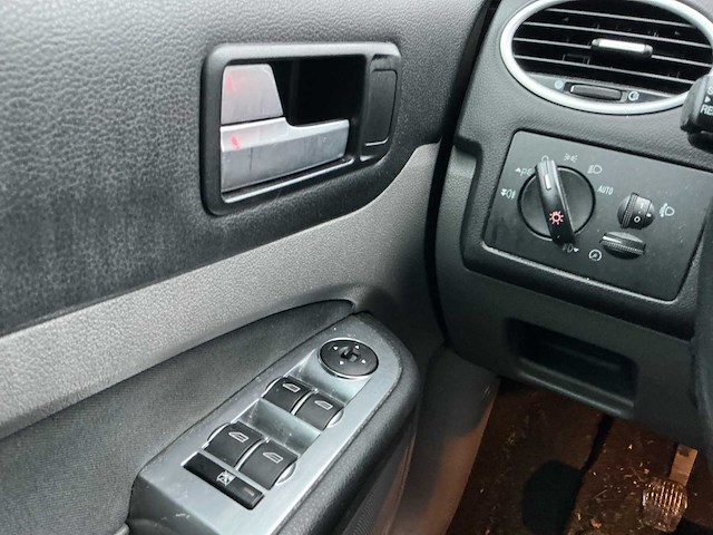 2010 - ford - focus - 1.8 limited - personenauto - afbeelding 10 van  12