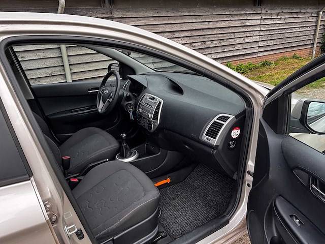 2010 - hyundai - i20 - 1.2i dynamic - car - afbeelding 6 van  14