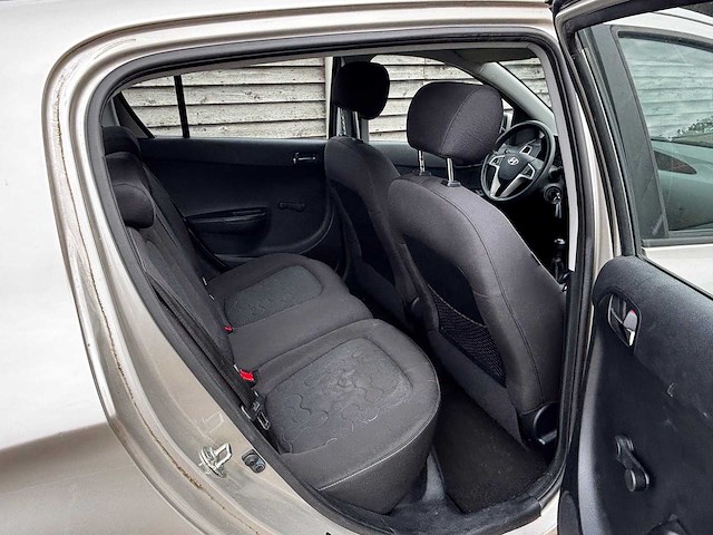 2010 - hyundai - i20 - 1.2i dynamic - car - afbeelding 7 van  14