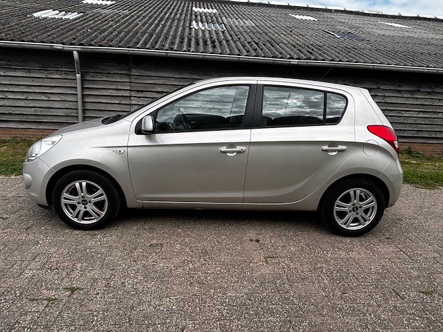2010 - hyundai - i20 - 1.2i dynamic - car - afbeelding 8 van  14