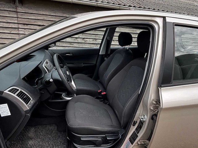 2010 - hyundai - i20 - 1.2i dynamic - car - afbeelding 11 van  14