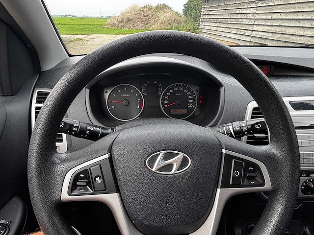 2010 - hyundai - i20 - 1.2i dynamic - car - afbeelding 12 van  14