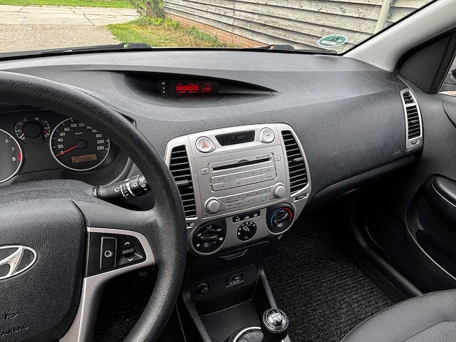 2010 - hyundai - i20 - 1.2i dynamic - car - afbeelding 13 van  14
