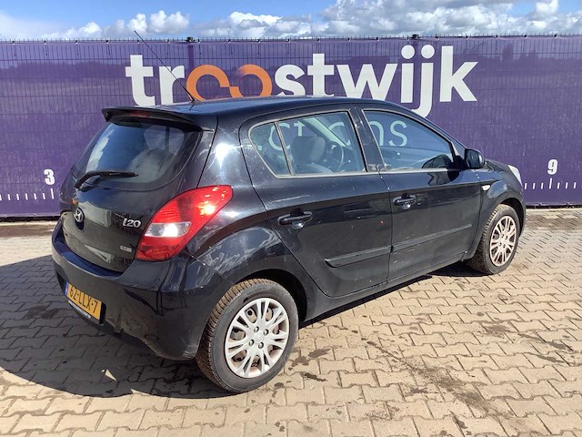 2010 - hyundai - i20 - 1.4i dynamic - personenauto - afbeelding 4 van  12