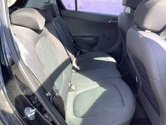 2010 - hyundai - i20 - 1.4i dynamic - personenauto - afbeelding 7 van  12