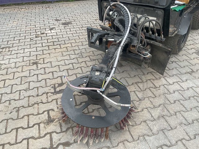 2010 - nimos - dm trac 205 - werktuigendrager met onkruidborstel - afbeelding 8 van  19