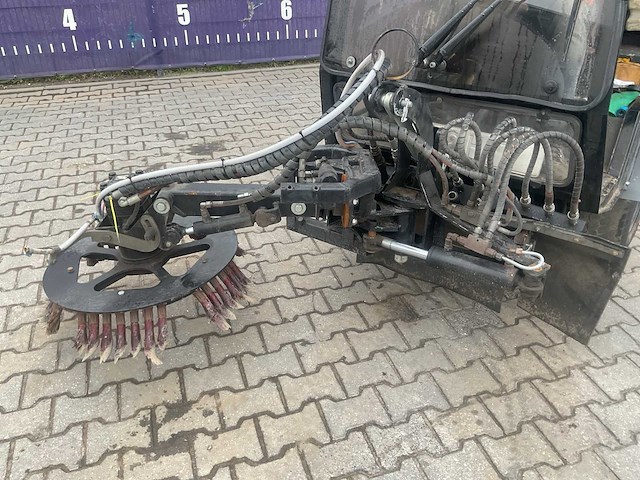 2010 - nimos - dm trac 205 - werktuigendrager met onkruidborstel - afbeelding 9 van  19
