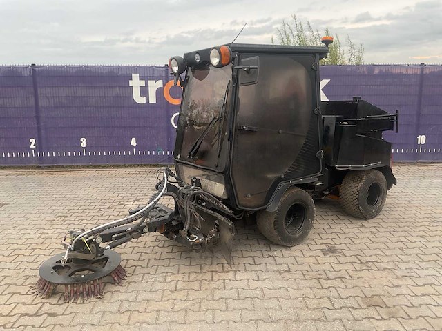 2010 - nimos - dm trac 205 - werktuigendrager met onkruidborstel - afbeelding 1 van  3