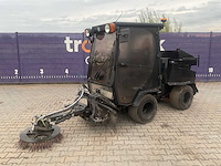 2010 - nimos - dm trac 205 - werktuigendrager met onkruidborstel - afbeelding 1 van  3