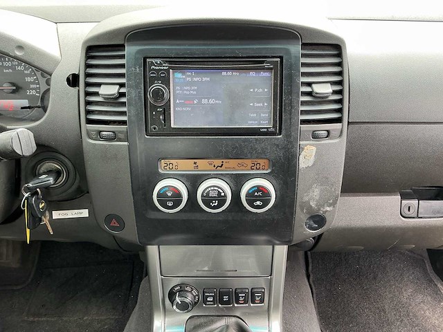 2010 - nissan - navara - 2.5 dci se king cab - bedrijfswagen/pick-up - afbeelding 2 van  8