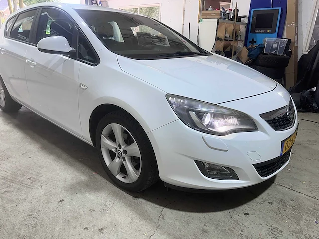 2010 - opel - astra - 1.4 turbo edition - 02-kxs-4 - afbeelding 15 van  19