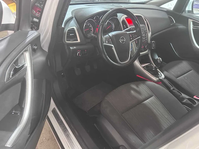 2010 - opel - astra - 1.4 turbo edition - 02-kxs-4 - afbeelding 17 van  19