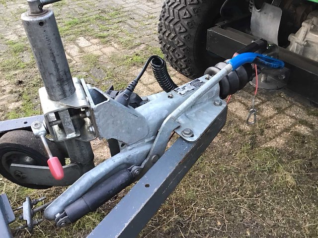 2010 aanhanger met houthakselaar - afbeelding 2 van  16