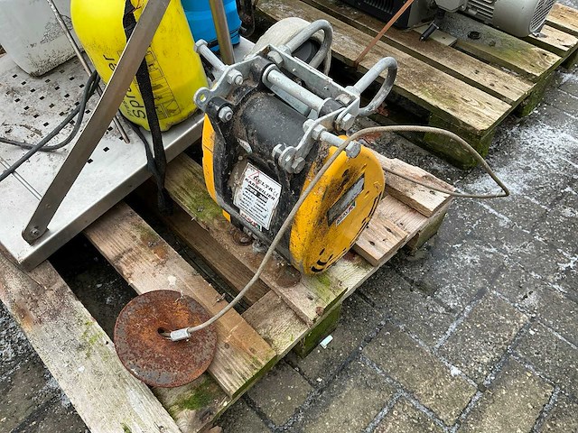 2010 asav elektrische kettingtakel - afbeelding 1 van  5