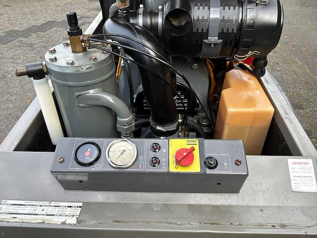 2010 atlas copco xas5700 mobiele compressorkar - afbeelding 1 van  14