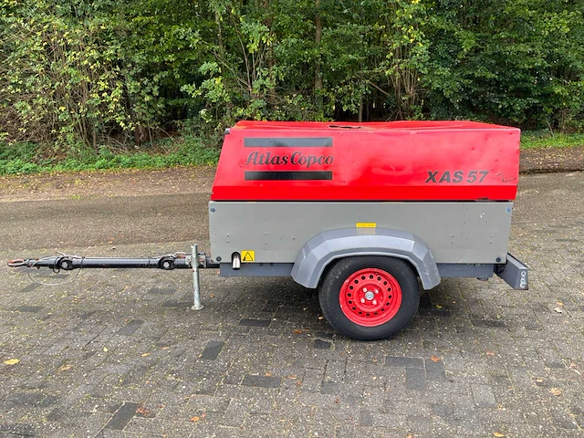 2010 atlas copco xas5700 mobiele compressorkar - afbeelding 9 van  14