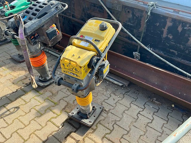 2010 bomag bt60/4 trilstamper - afbeelding 1 van  9