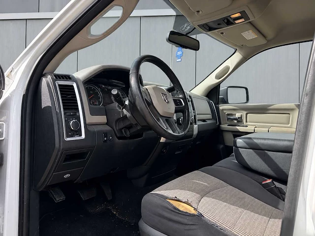 2010 dodge ram 1500 4.7 v8 4x4 qc 6'4 bedrijfswagen - afbeelding 18 van  20
