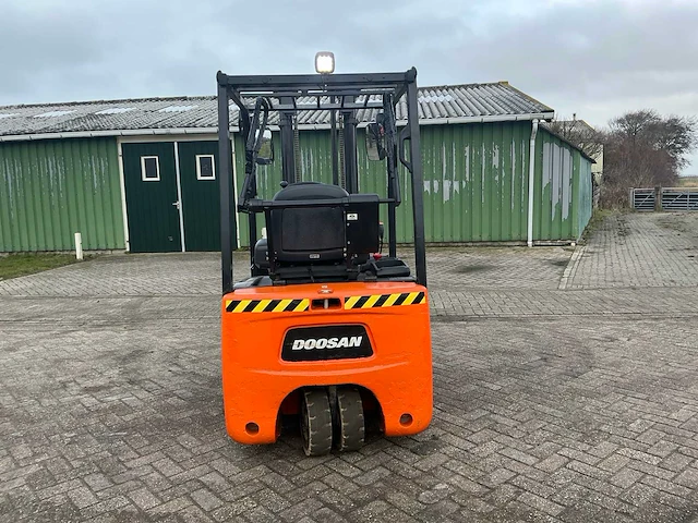 2010 doosan b15t-5 vorkheftruck - afbeelding 15 van  17