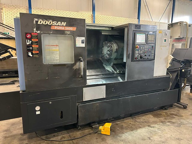 2010 doosan puma 2600 cnc-draaibank - afbeelding 1 van  22