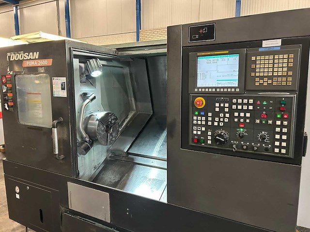 2010 doosan puma 2600 cnc-draaibank - afbeelding 17 van  22