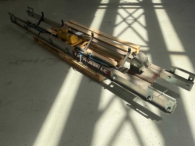 2010 dynapac br61 trillende afwerkingsmachine - afbeelding 1 van  6