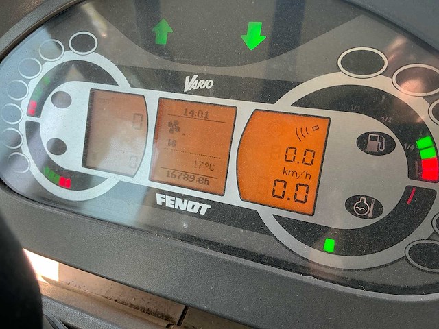 2010 fendt 822 vario vierwielaangedreven landbouwtractor - afbeelding 28 van  40