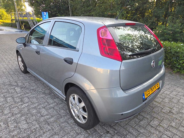 2010 fiat grande punto 1.3 m-jet actual personenauto - afbeelding 7 van  10