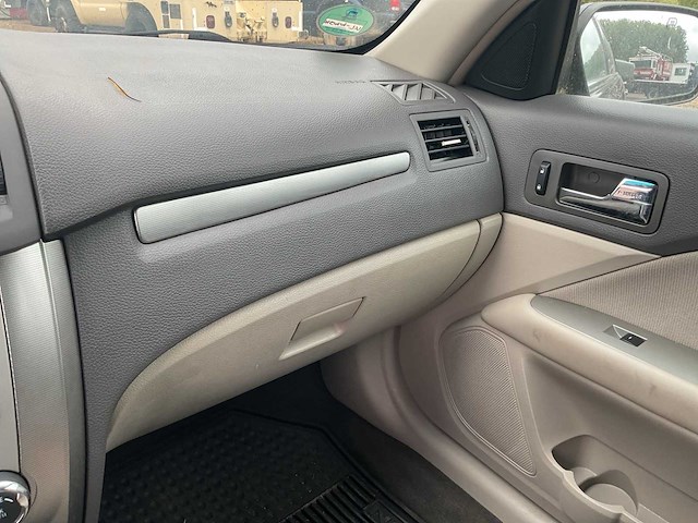 2010 ford fusion sedan personenauto - afbeelding 3 van  15