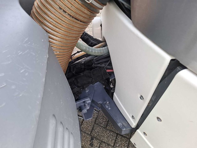 2010 hako citymaster 1200 road and yard sweeper / straatveegmachine - afbeelding 13 van  33