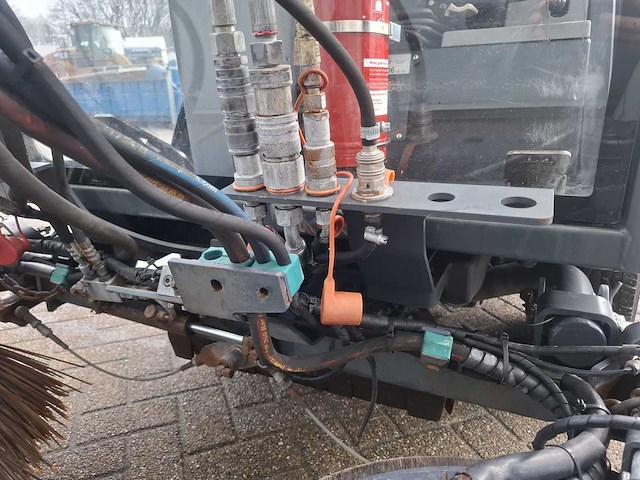 2010 hako citymaster 1200 road and yard sweeper / straatveegmachine - afbeelding 15 van  33