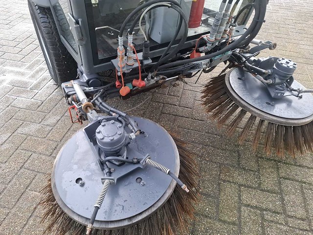 2010 hako citymaster 1200 road and yard sweeper / straatveegmachine - afbeelding 16 van  33