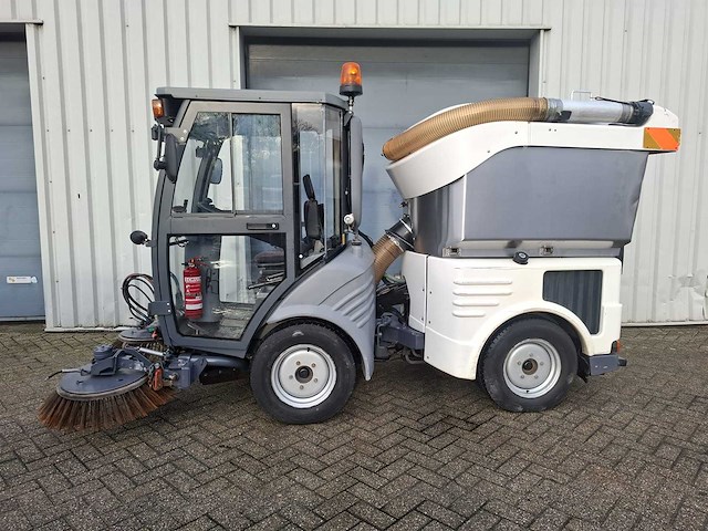 2010 hako citymaster 1200 road and yard sweeper / straatveegmachine - afbeelding 23 van  33