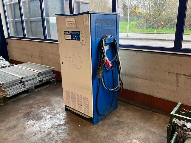 2010 hawker wf200 plus heftruck acculader - afbeelding 1 van  10