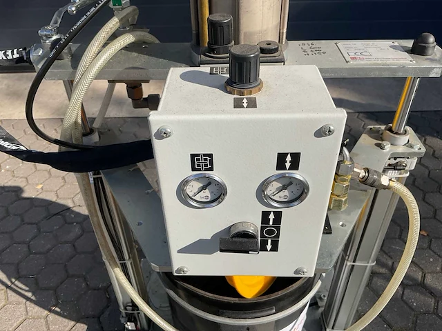 2010 hilger pumpe 30 perslucht vetpomp - afbeelding 5 van  10