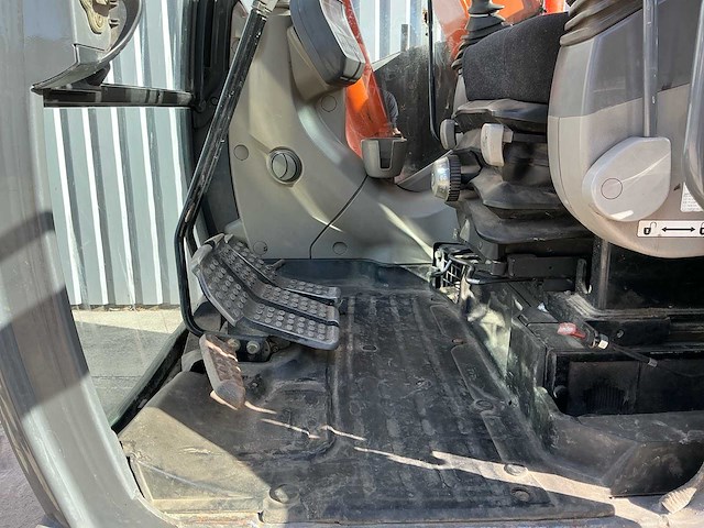 2010 hitachi zx85us-3 rupsgraafmachine met hydraulische cw30-snelwissel en kantelbak - afbeelding 32 van  48