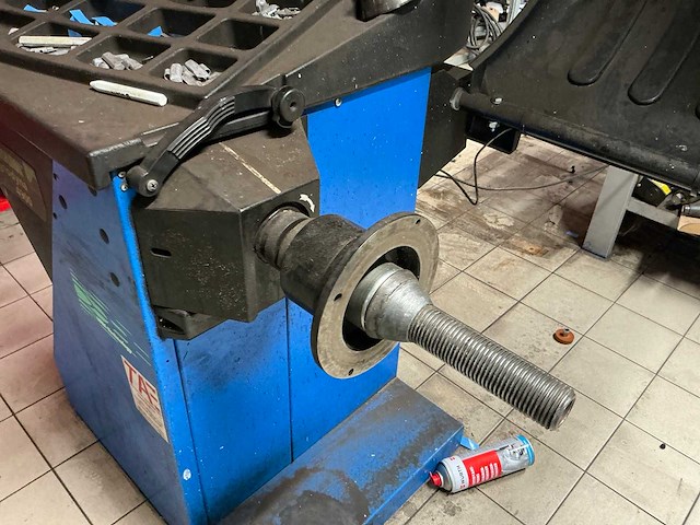 2010 hofmann geodyna 4900 banden balanceerapparaat - afbeelding 2 van  8