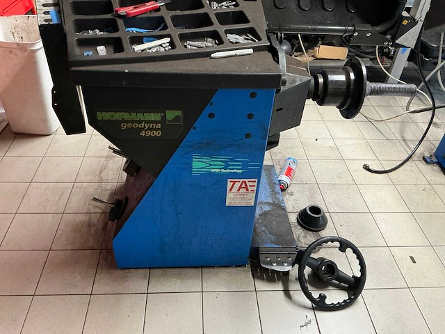 2010 hofmann geodyna 4900 banden balanceerapparaat - afbeelding 1 van  3