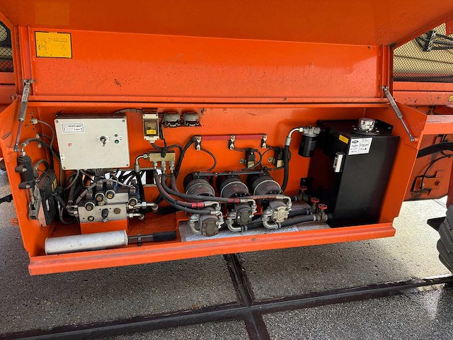 2010 holland lift q 135 el 24 schaarhoogwerker - afbeelding 8 van  11