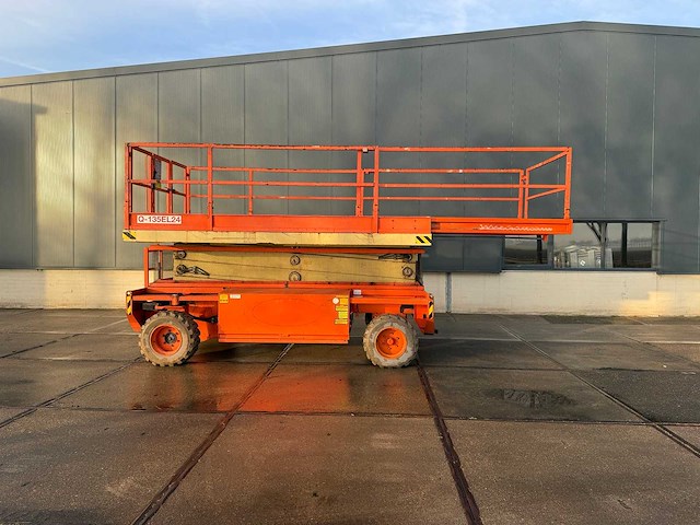 2010 holland lift q 135 el 24 schaarhoogwerker - afbeelding 1 van  11