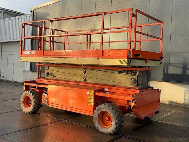 2010 holland lift q 135 el 24 schaarhoogwerker - afbeelding 1 van  23